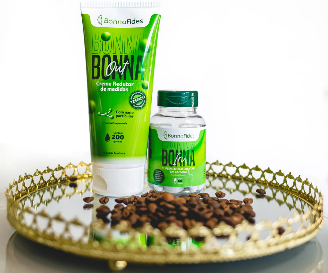 Produtos Bonna Out e Bonna In sobre uma bandeja com grãos de café